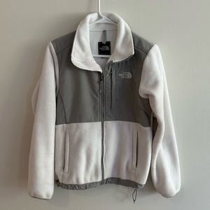 The North Face women’s Denali jacket. Size S. White color.